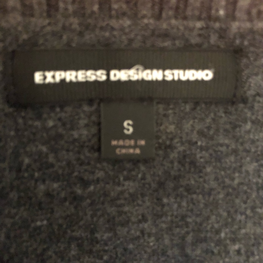 Express gray cropped sweater - Picture 5 of 6